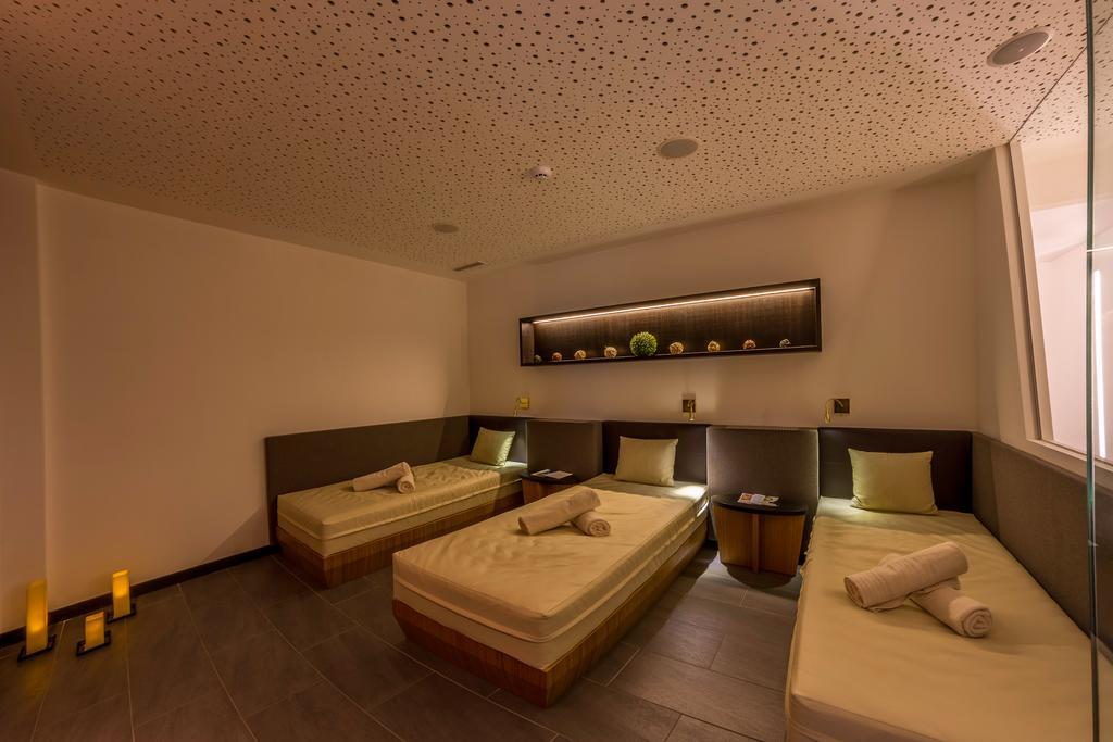 Dominik Alpine City Wellness Hotel - Adults Only بريسّانوني المظهر الخارجي الصورة